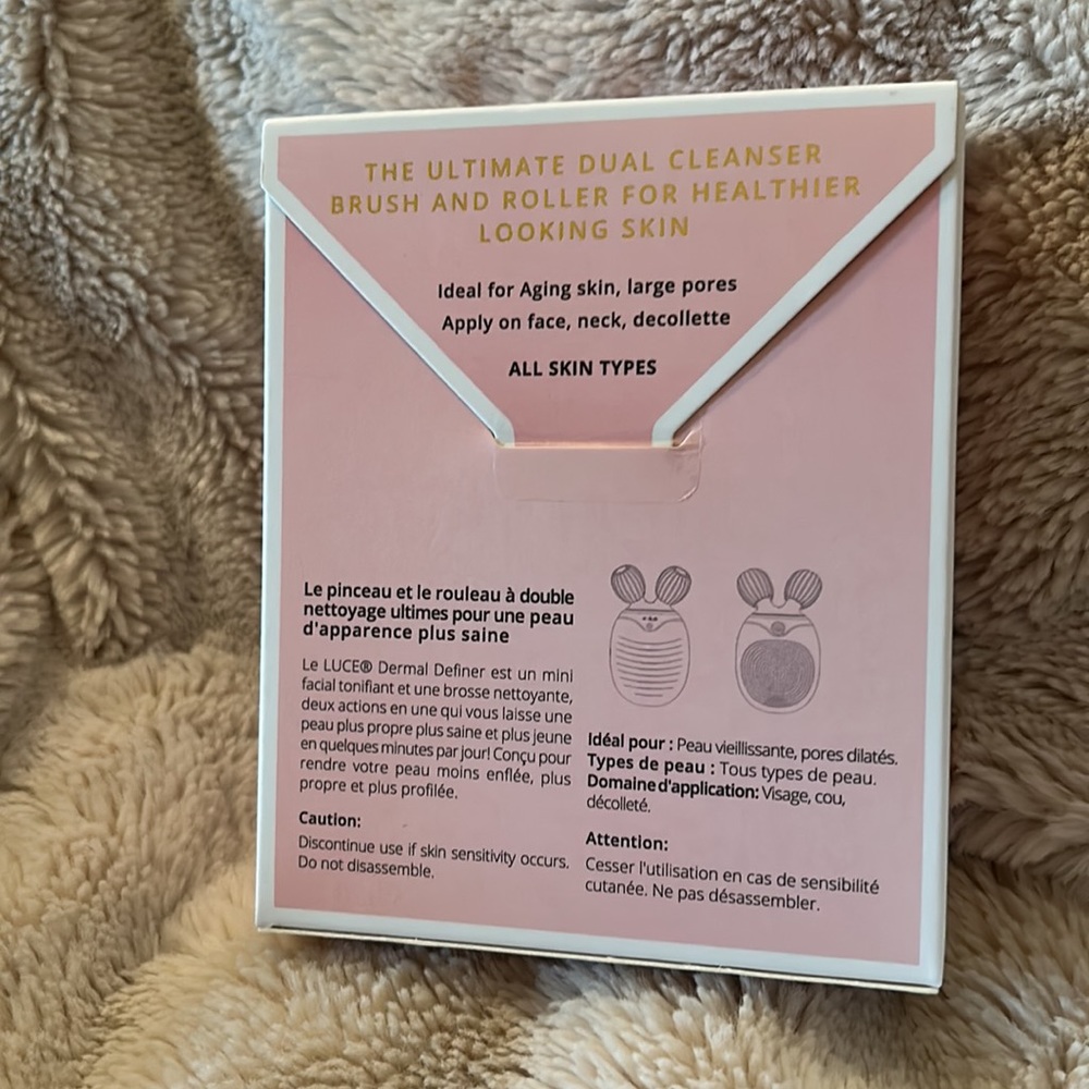 NIB LUCE Dermal Definer, Anti-Aging Facial Cleansing + Roller - Picture 3 of 3